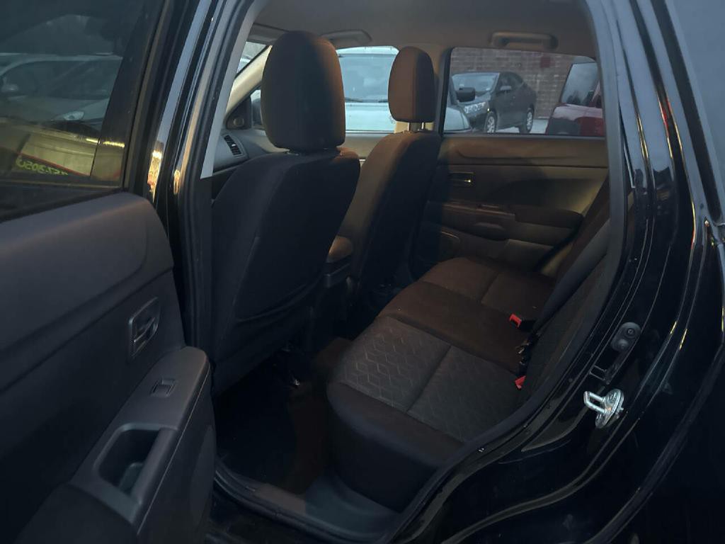 2021 Mitsubishi Outlander Image 8