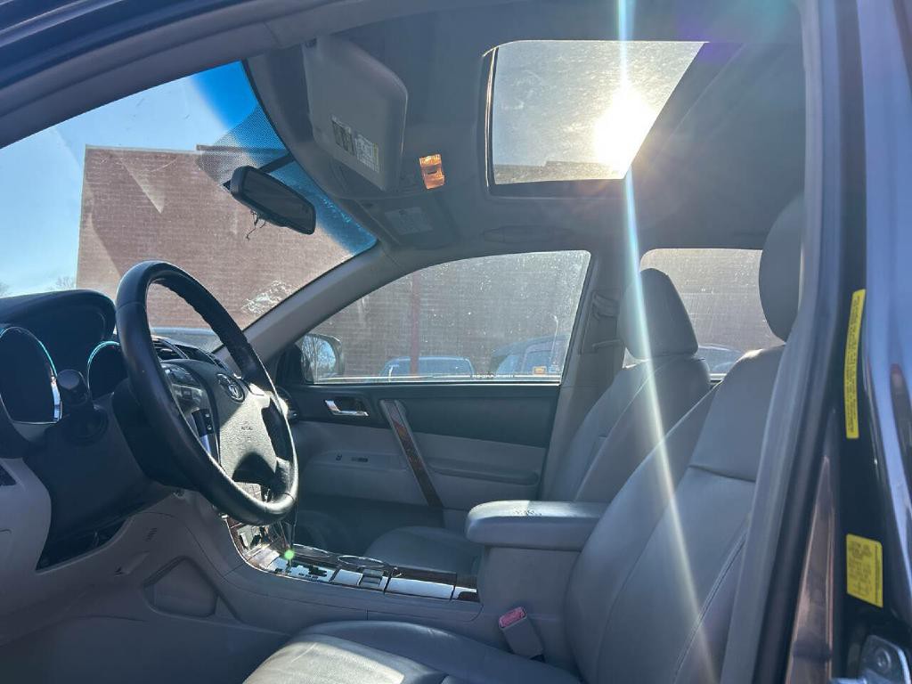 2011 Toyota Highlander Image 7