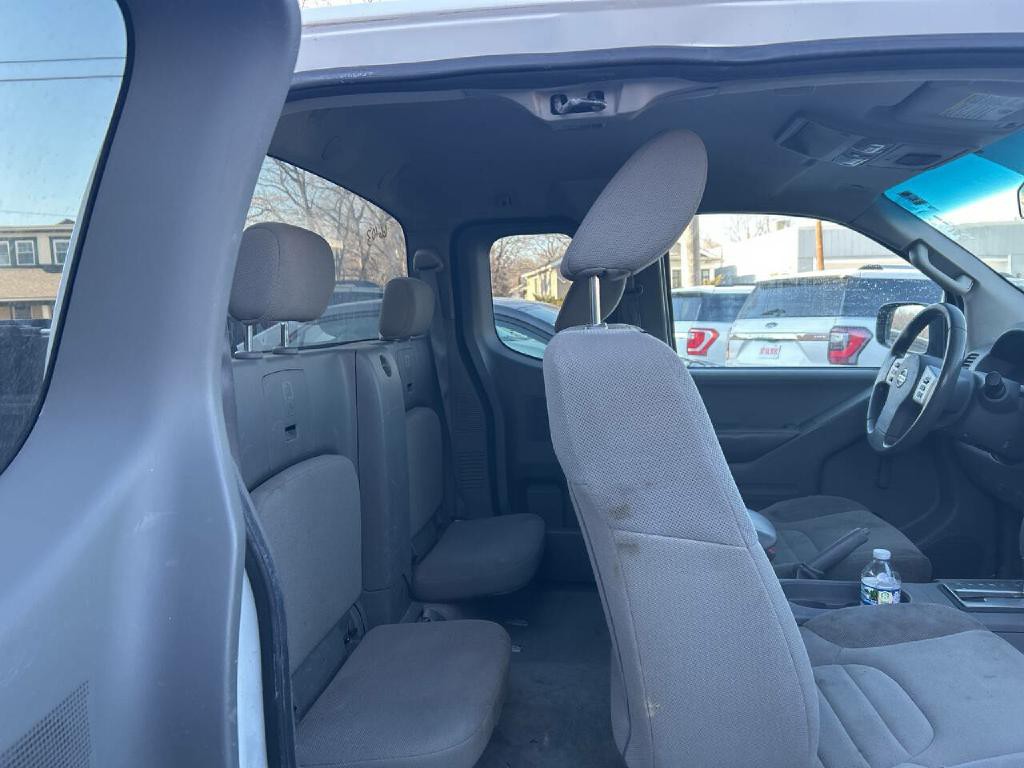 2016 Nissan Frontier Image 8