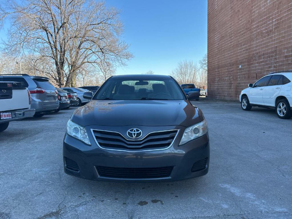 2010 Toyota Camry Image 2