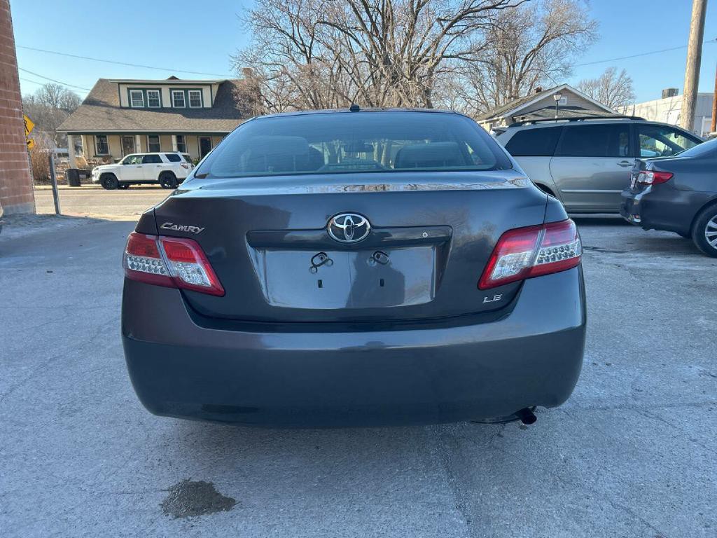2010 Toyota Camry Image 5