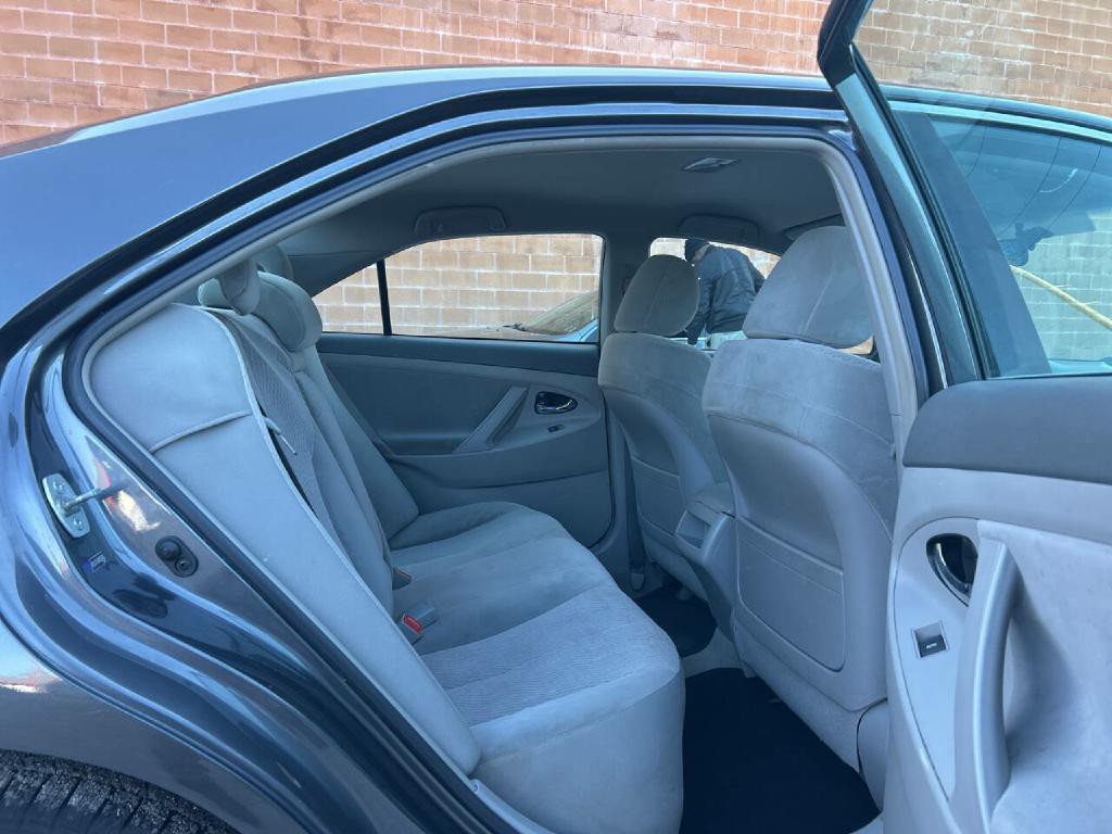 2010 Toyota Camry Image 8