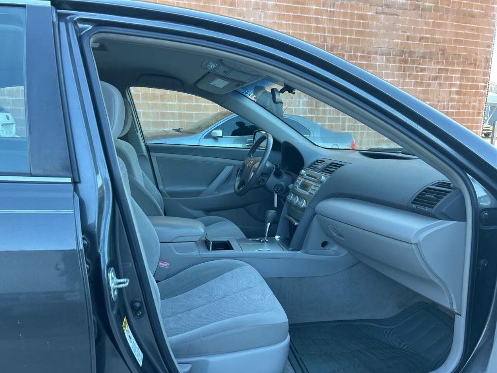 2010 Toyota Camry Image 9