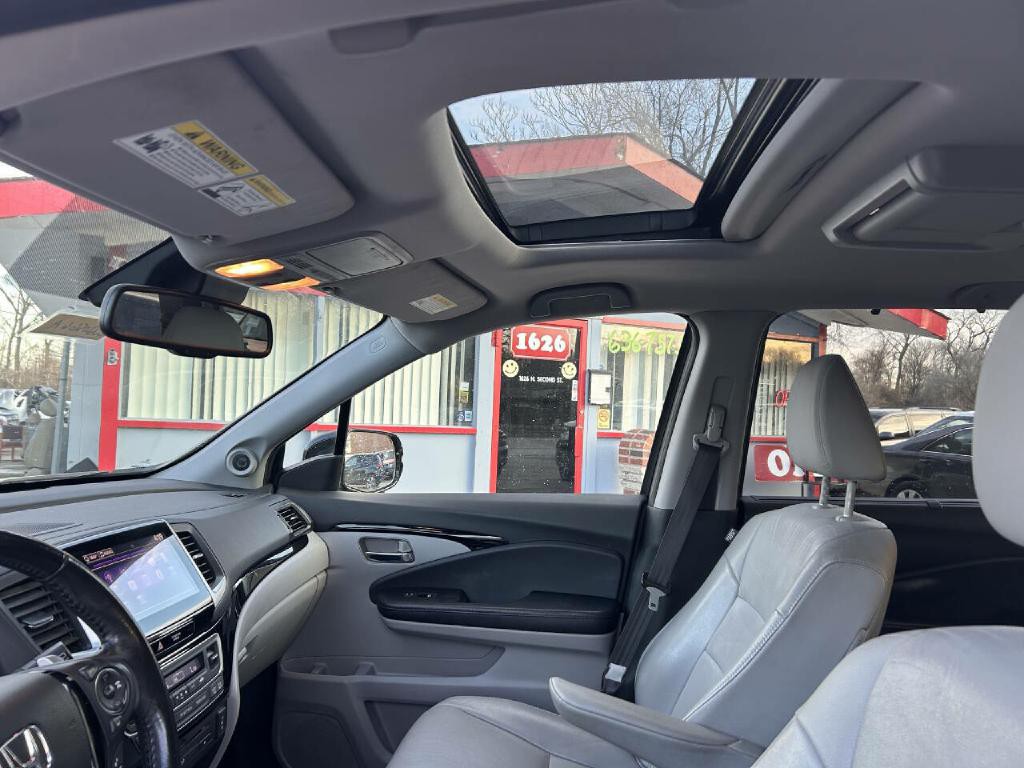 2017 Honda Pilot Image 2