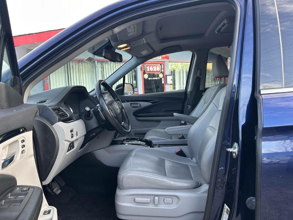 2017 Honda Pilot Image 6