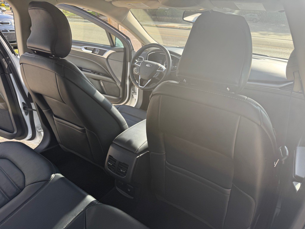 2017 Ford Fusion Image 16