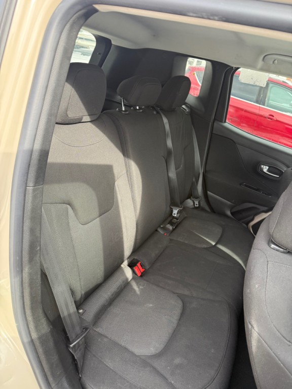 2016 Jeep Renegade Image 16