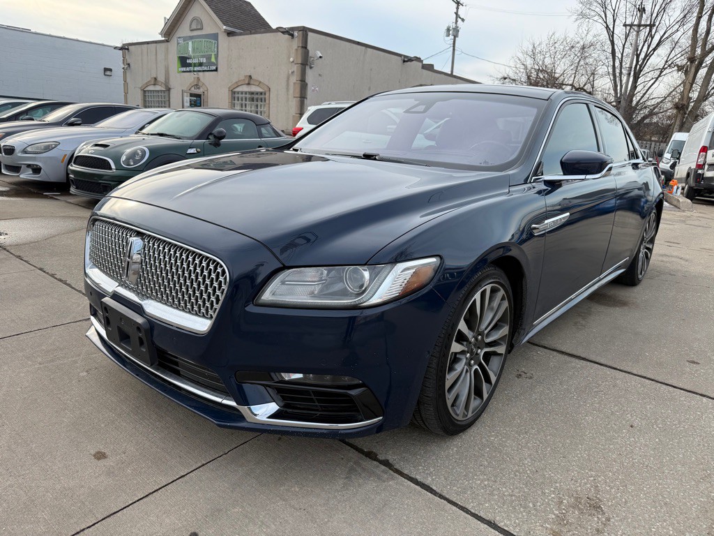2018 Lincoln Continental Image 1