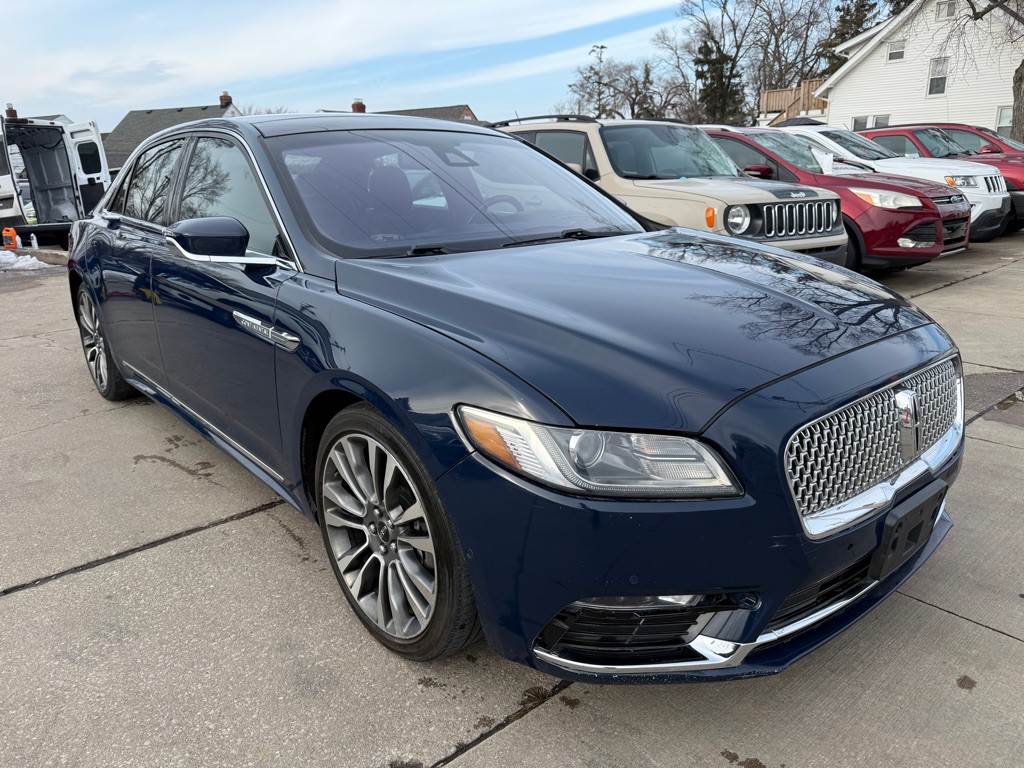 2018 Lincoln Continental Image 2