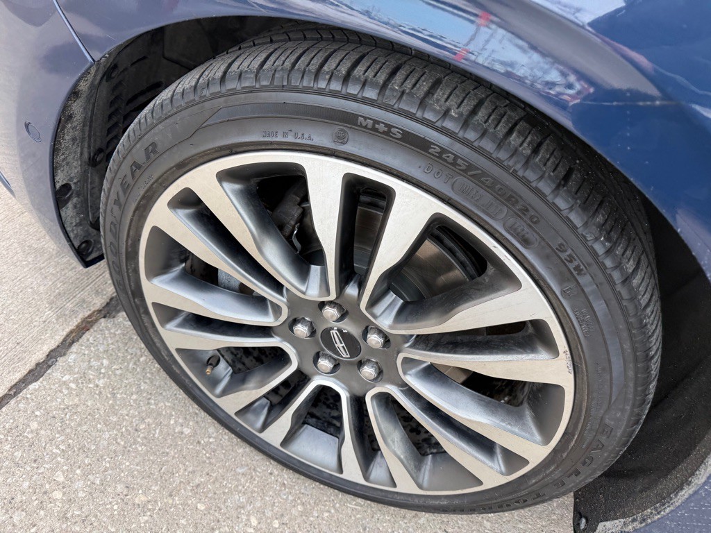 2018 Lincoln Continental Image 9