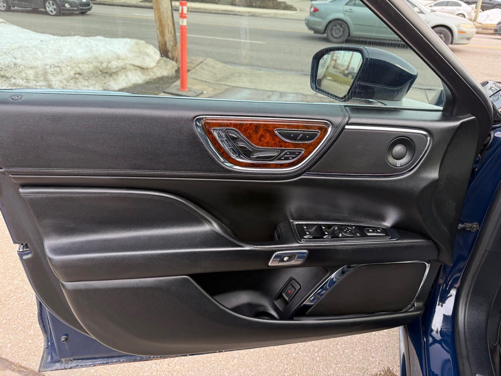 2018 Lincoln Continental Image 11