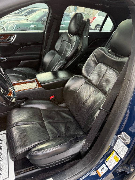 2018 Lincoln Continental Image 12