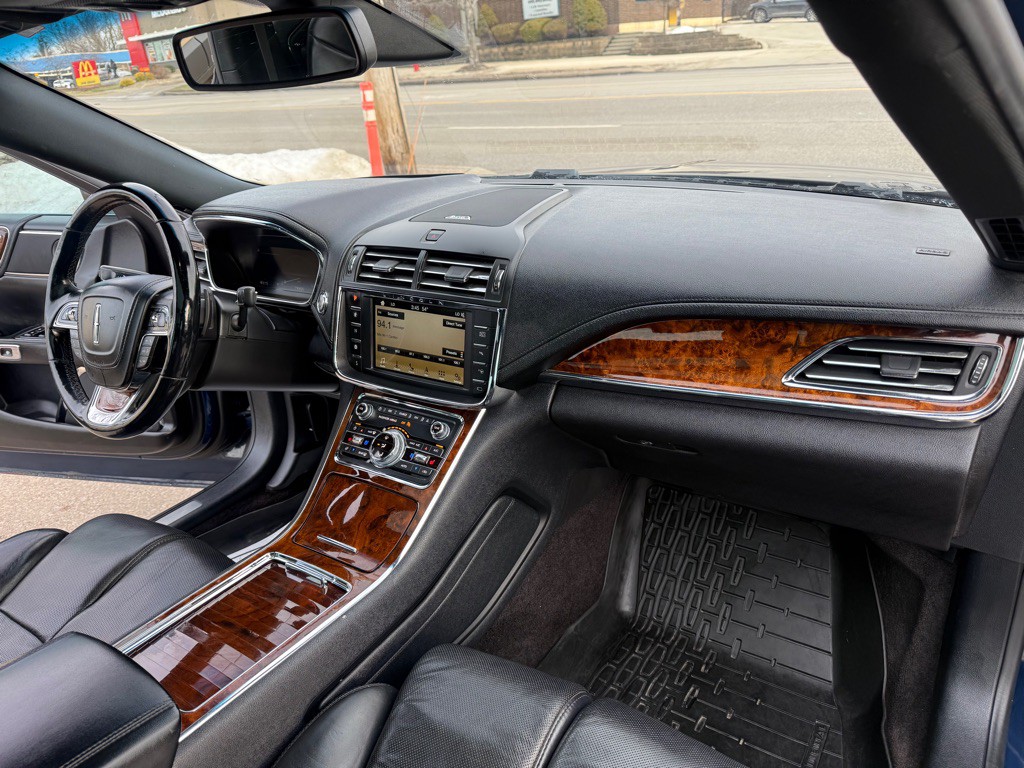 2018 Lincoln Continental Image 14