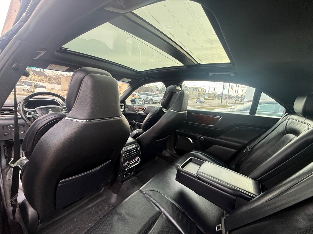 2018 Lincoln Continental Image 16