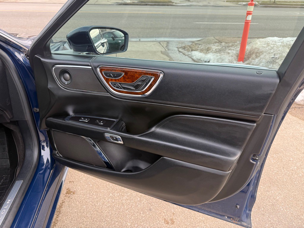 2018 Lincoln Continental Image 18