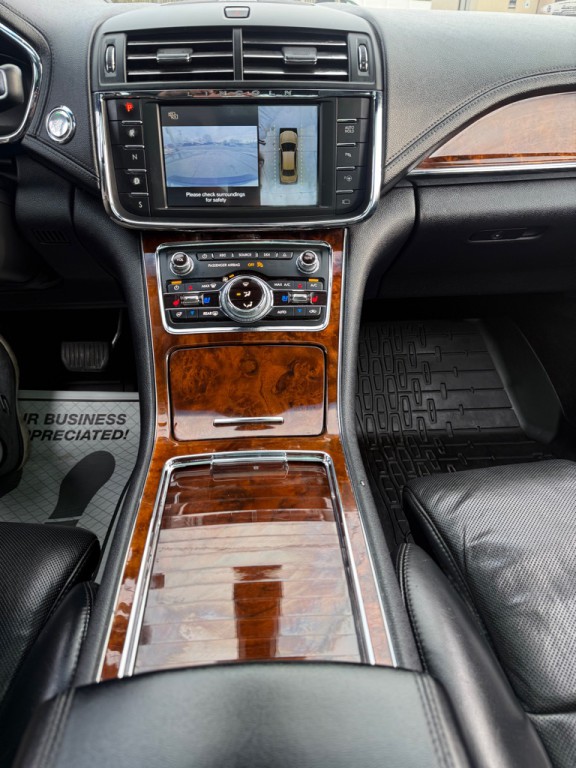 2018 Lincoln Continental Image 23