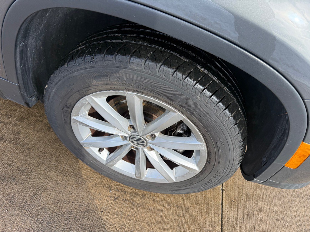 2017 Volkswagen Tiguan Image 4