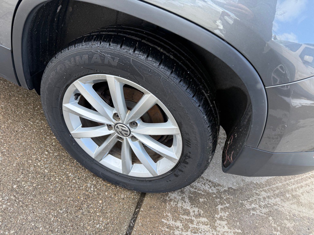 2017 Volkswagen Tiguan Image 9