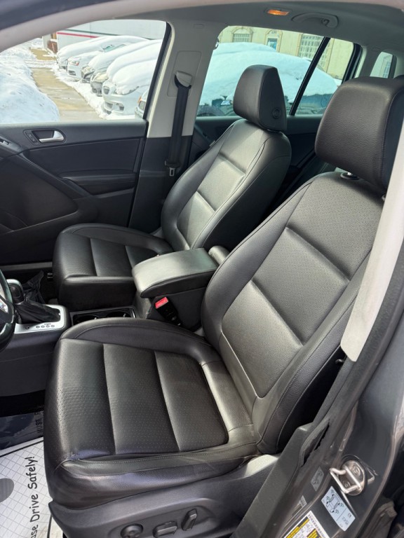 2017 Volkswagen Tiguan Image 12