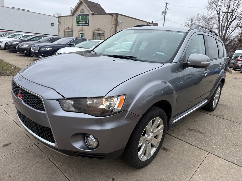 2013 Mitsubishi Outlander Image 1