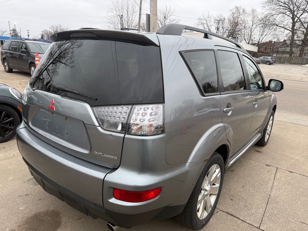 2013 Mitsubishi Outlander Image 6