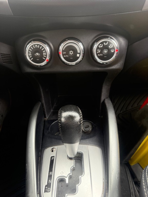 2013 Mitsubishi Outlander Image 21