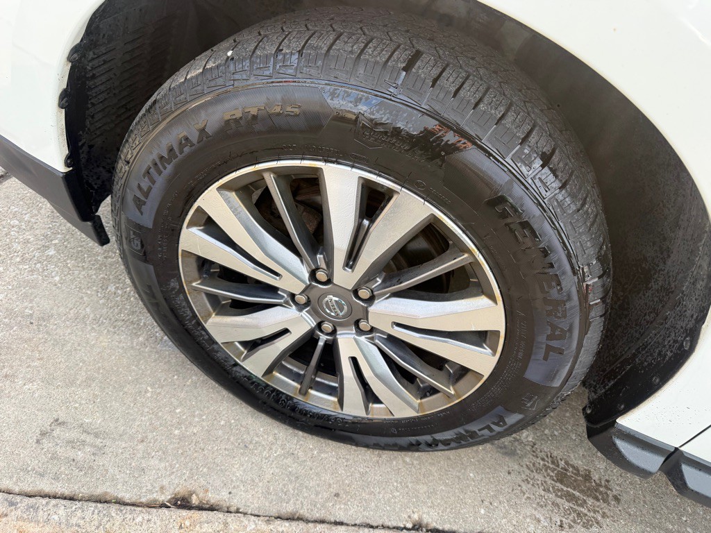 2019 Nissan Pathfinder Image 11