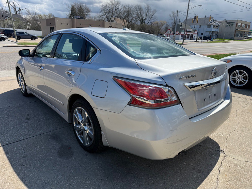 2015 Nissan Altima Image 8