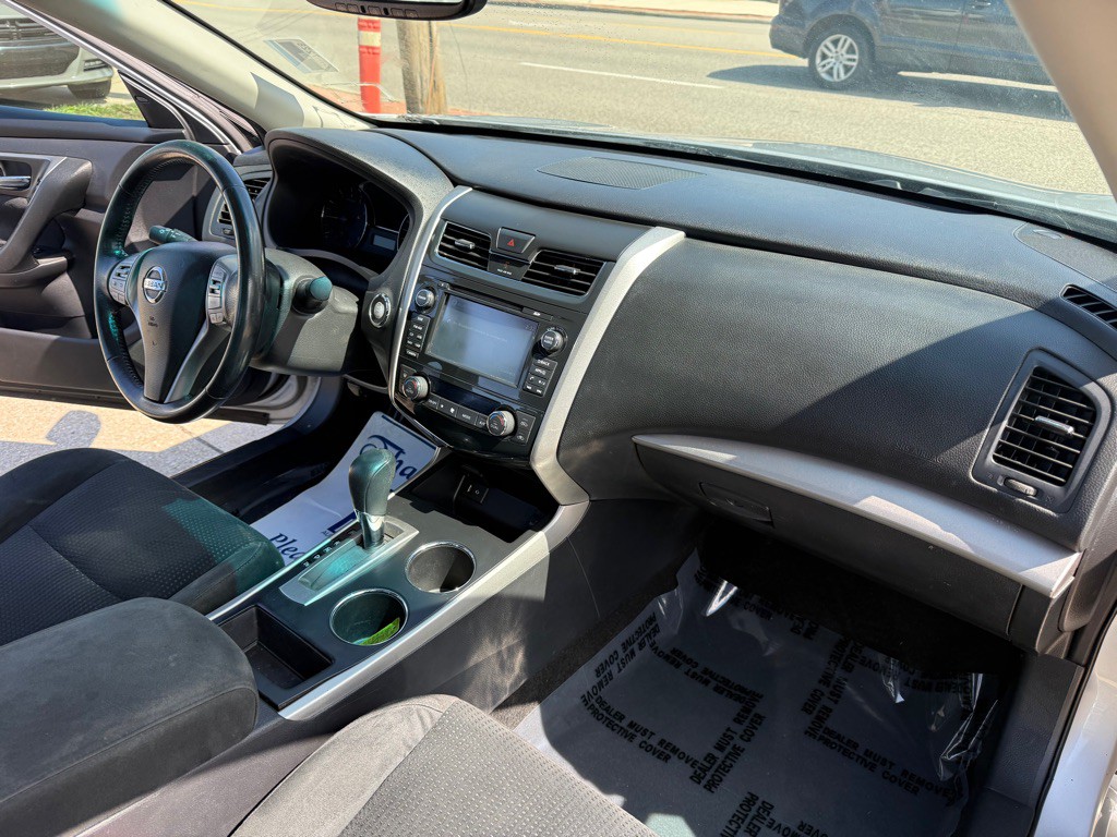 2015 Nissan Altima Image 15
