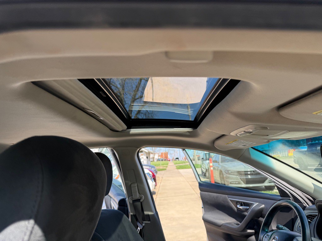 2015 Nissan Altima Image 16