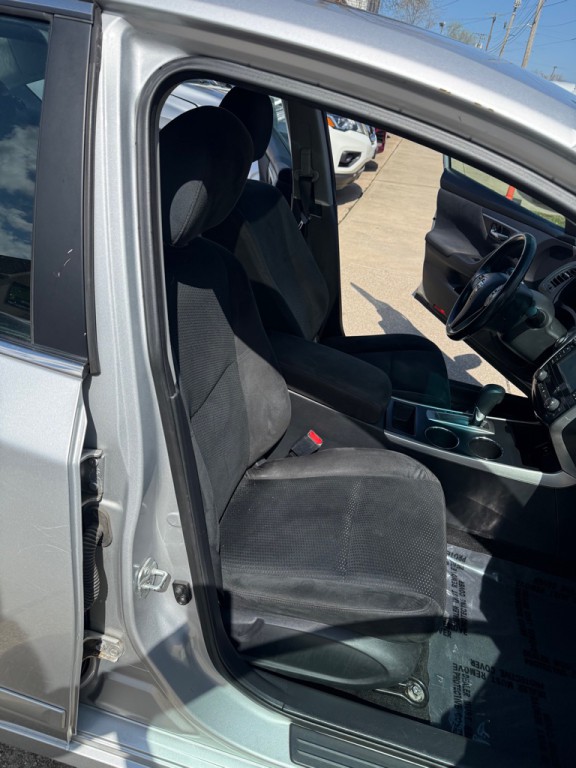 2015 Nissan Altima Image 19