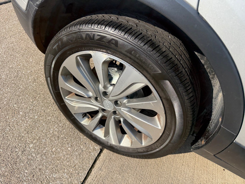 2017 Buick Enclave Image 5