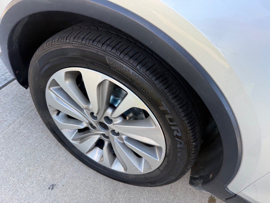 2017 Buick Enclave Image 9
