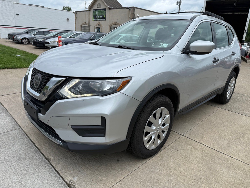 2018 Nissan Rogue Image 1