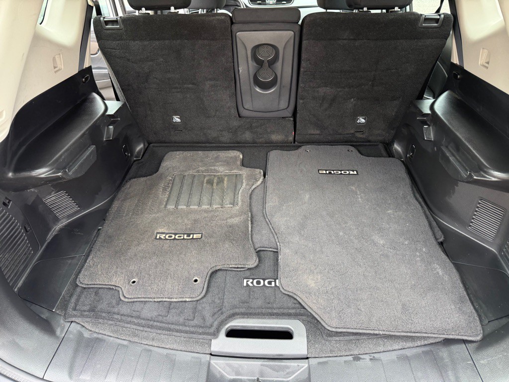2018 Nissan Rogue Image 16