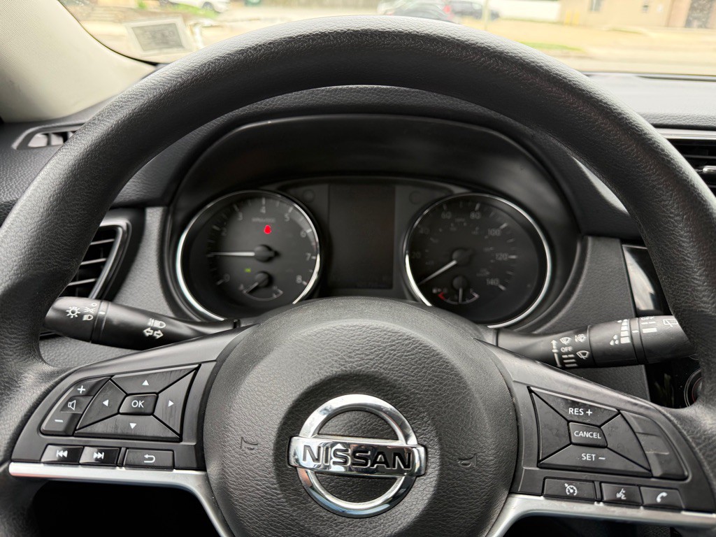 2018 Nissan Rogue Image 17