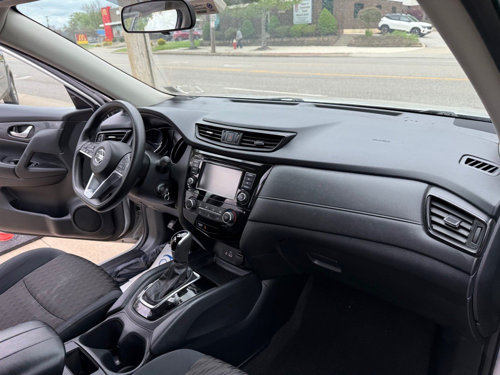 2018 Nissan Rogue Image 18