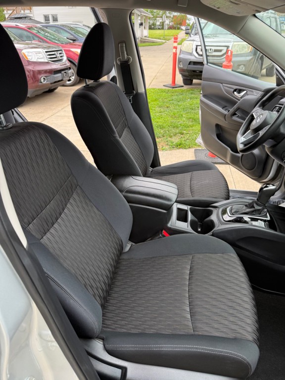 2018 Nissan Rogue Image 19