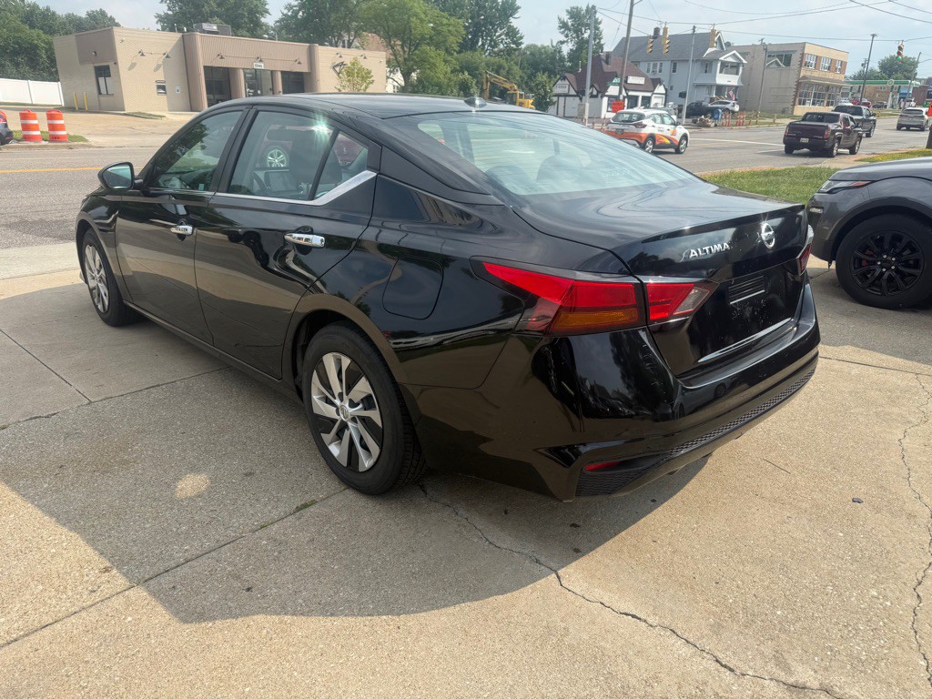2020 Nissan Altima Image 8
