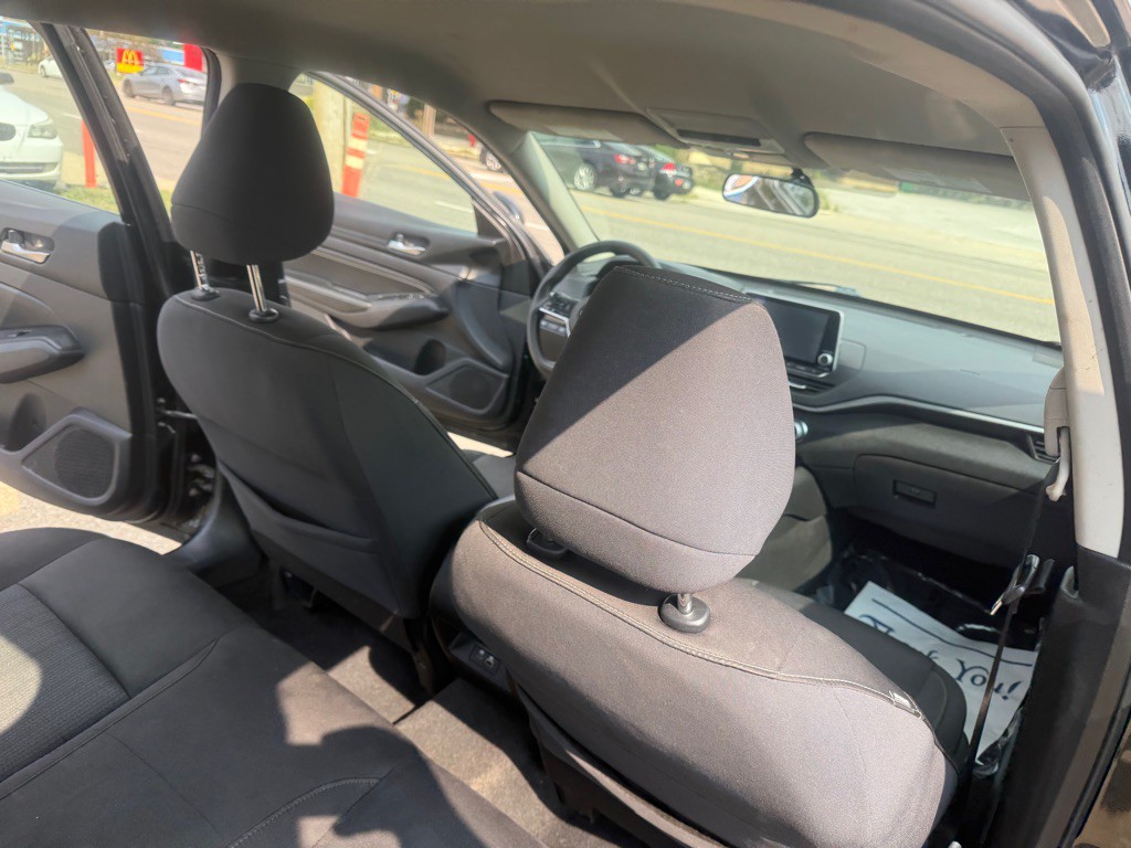 2020 Nissan Altima Image 17