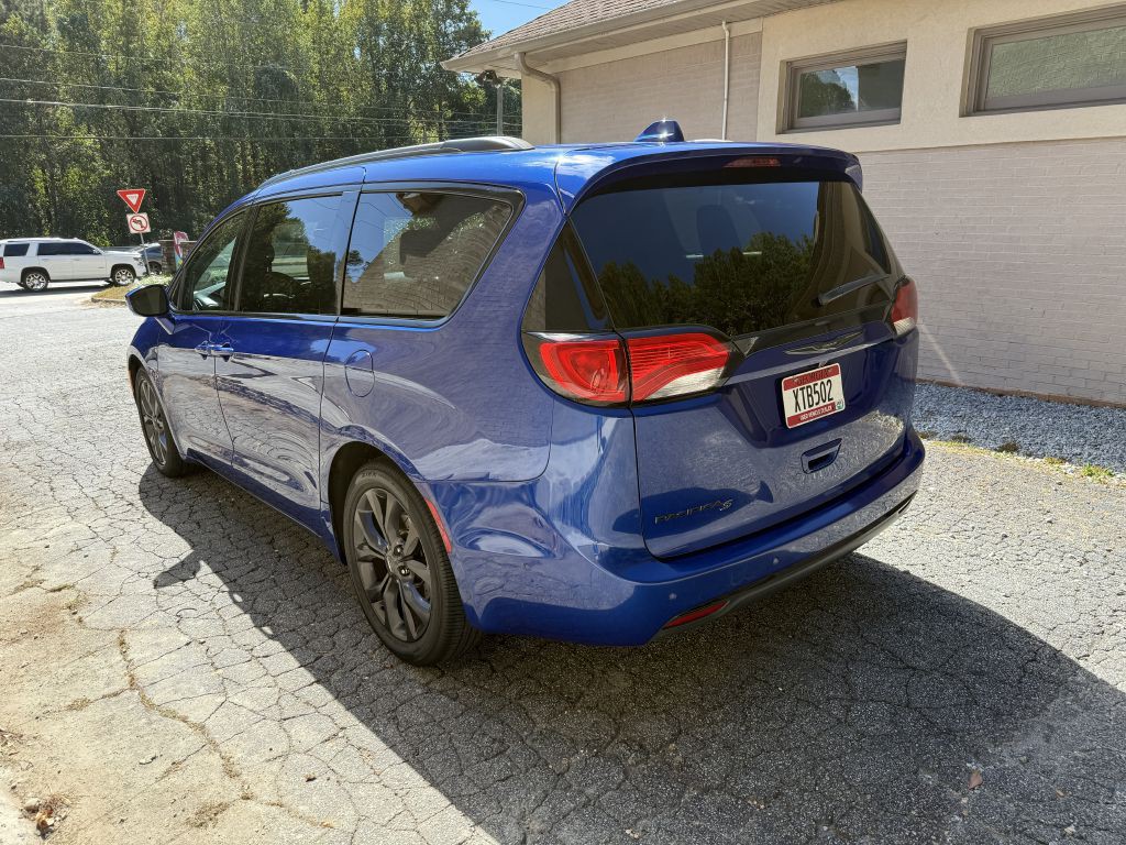 2020 Chrysler Pacifica Image 2