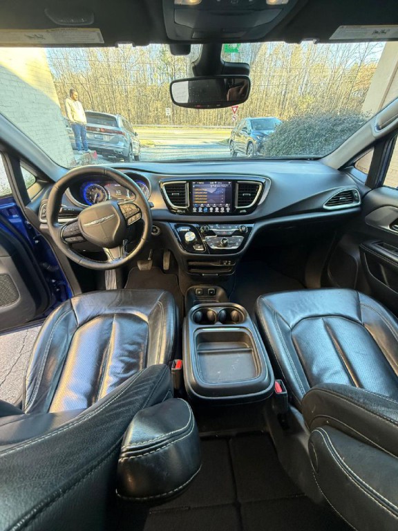 2020 Chrysler Pacifica Image 8
