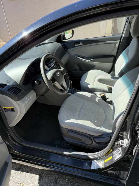 2017 Hyundai Accent Image 4