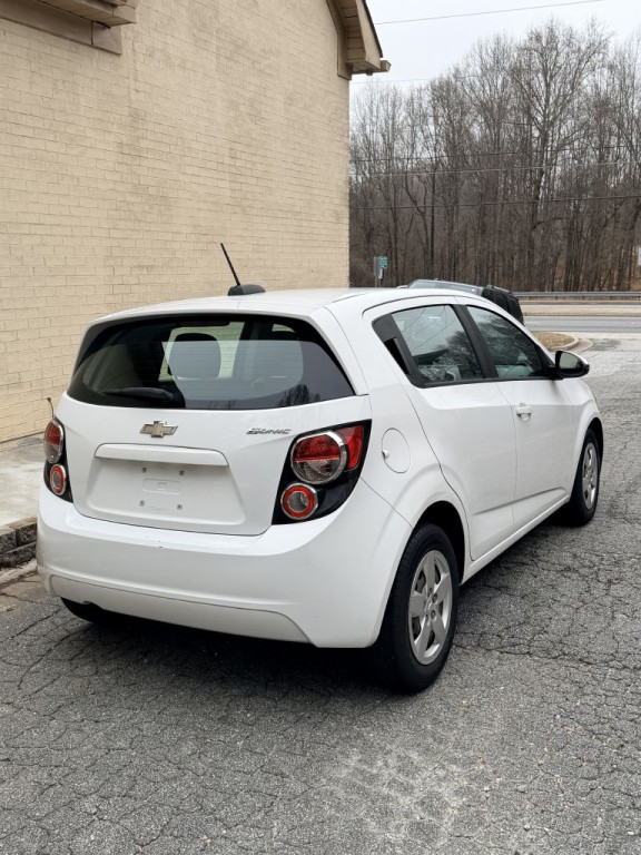 2016 Chevrolet Sonic Image 3