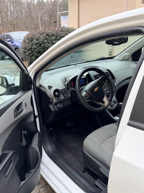 2016 Chevrolet Sonic Image 5