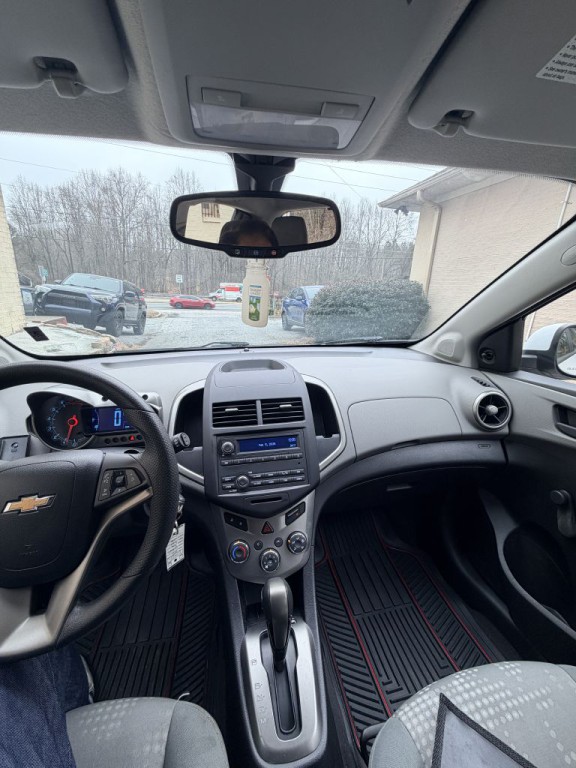 2016 Chevrolet Sonic Image 7