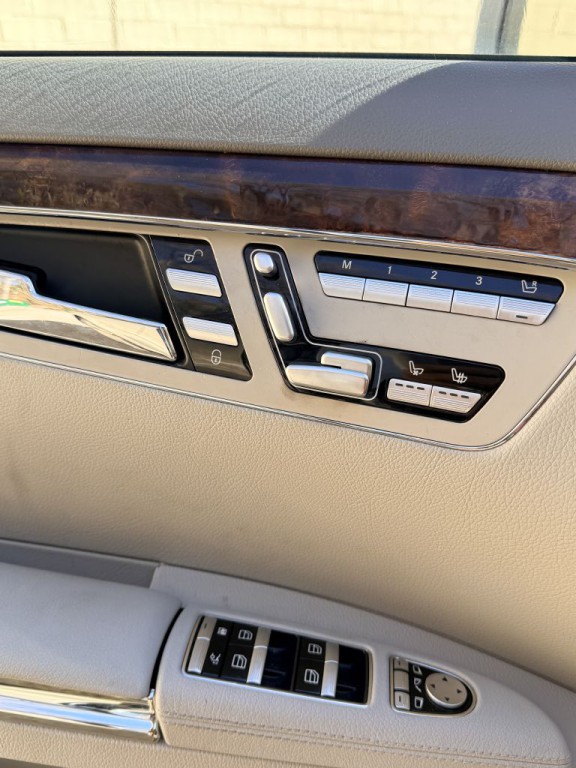 2010 Mercedes-Benz S-Class Image 9