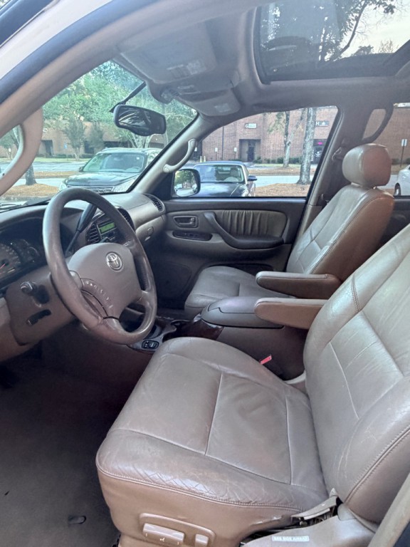2004 Toyota Sequoia Image 5