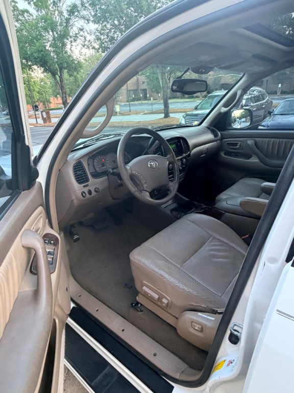 2004 Toyota Sequoia Image 6