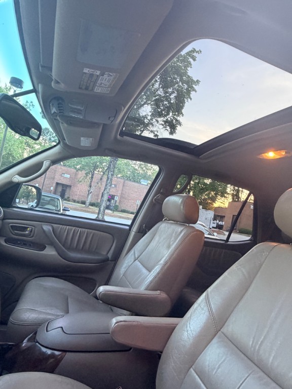 2004 Toyota Sequoia Image 7